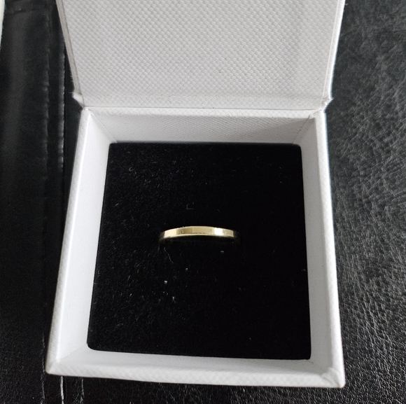 Mejuri 2mm Smooth Band Ring 14k gold - EUC - Picture 4 of 6